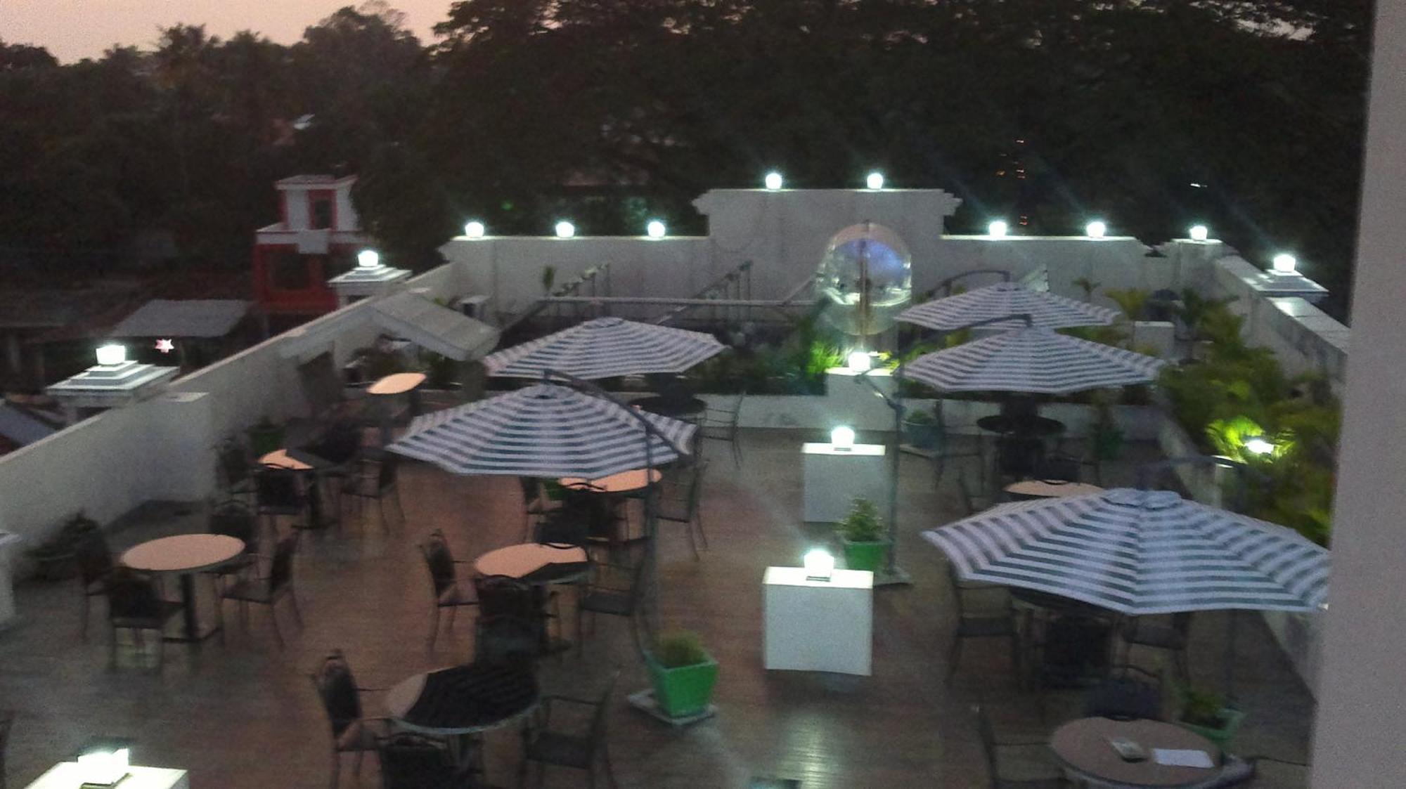 Hotel Sea Palace Kollam Exterior foto